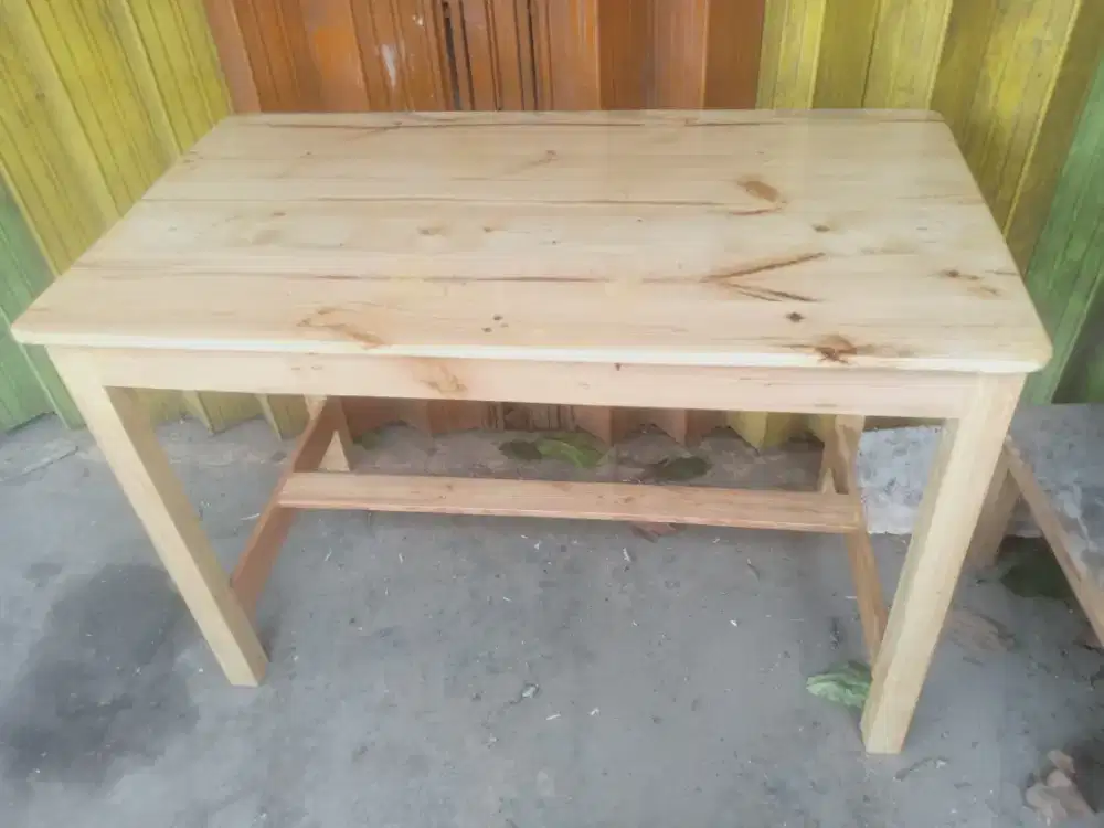 Meja serbaguna dari kayu