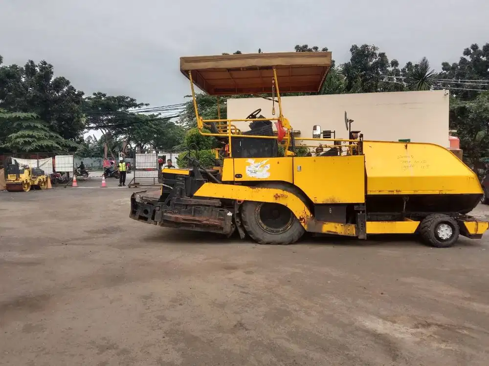 Asphalt Finisher Sumitomo HA60W lebar 6 Meter wheel Ex Japan