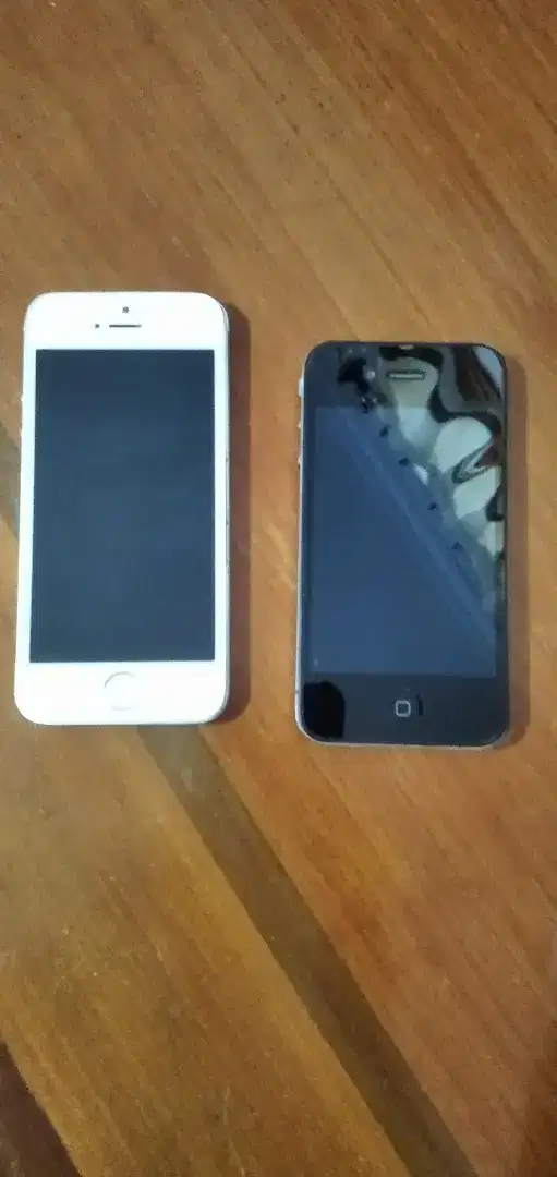 IPhone 4 Dan IPhone 5 kondisi apa adanya