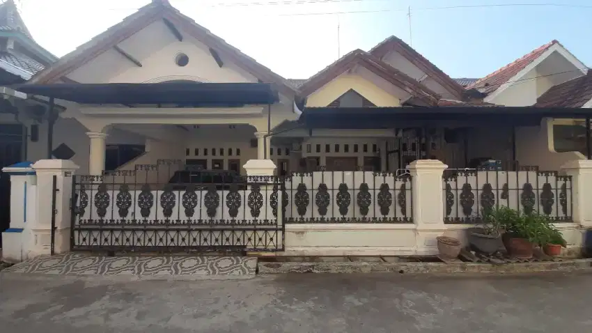 DIJUAL CEPAT RUMAH SECOND 2 LANTAI DALAM KOMPLEK DI KOTA INDRAMAYU