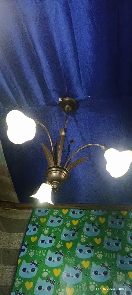 Lampu hiyas pelapon