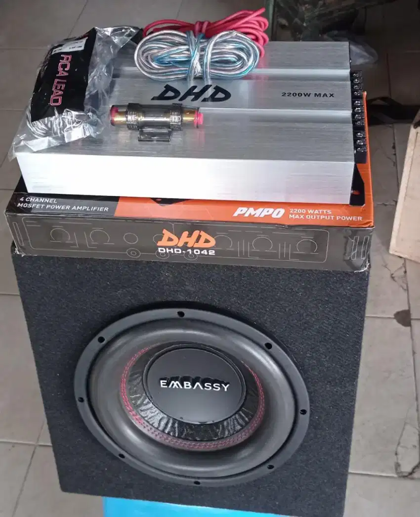 Audio Mobil Subwoofer 10, merk Embassy + Power merk DHD + box +kabel2