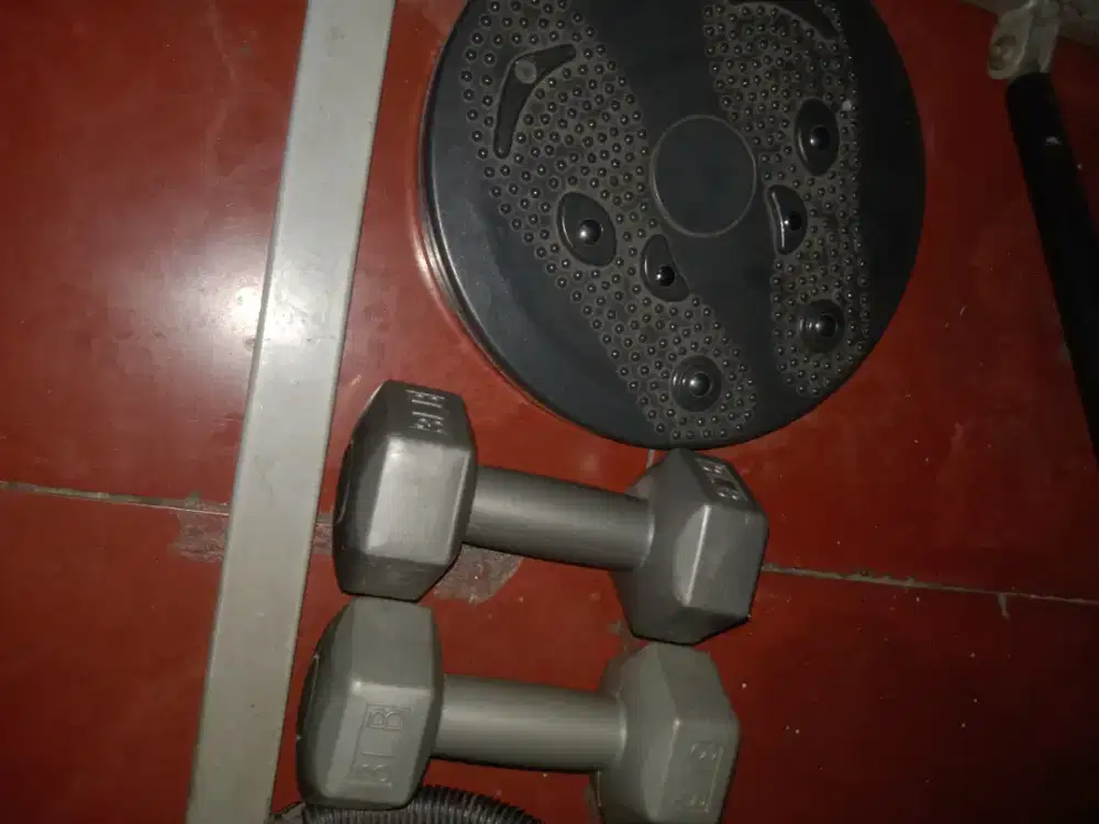 Humble/Barbel 1,5Kg Dan 5Kg(1Pcs Dan Alat Jogging 1 Pcs)