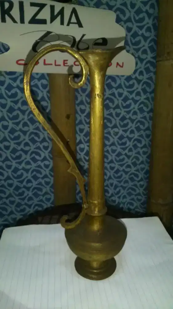 Teko dari kuningan antik