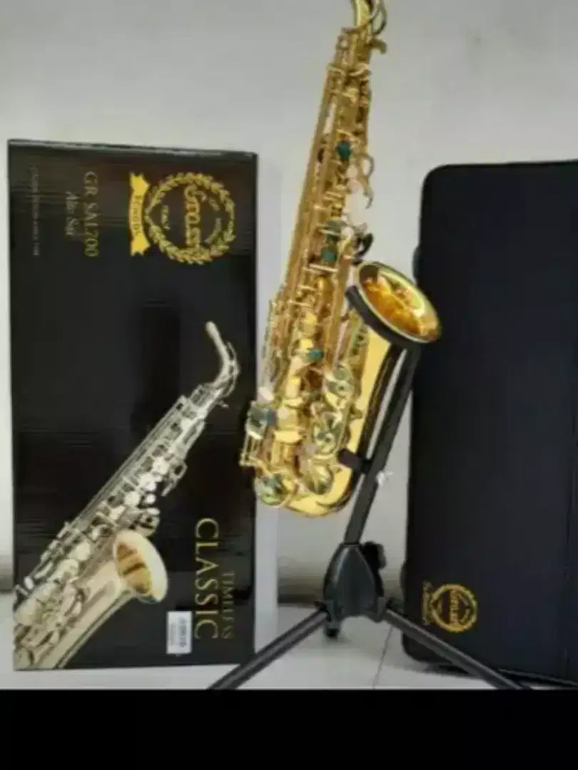 Alat musik tiup saxophone Alto