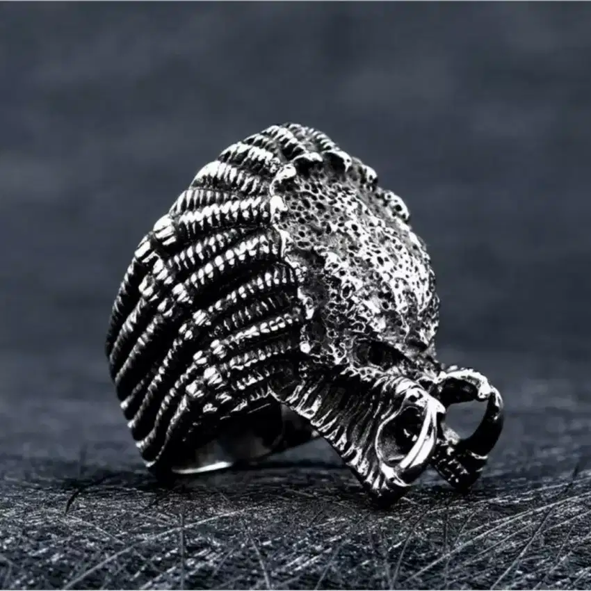 Cincin Alien Predator