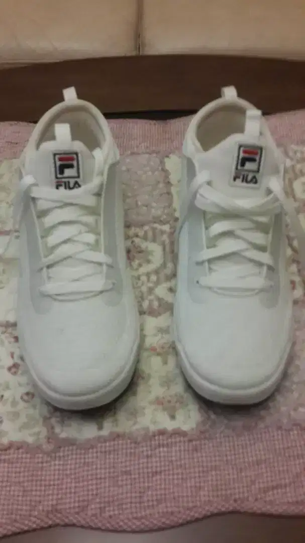 Sepatu tennis Fila ori