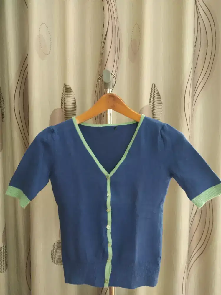 Preloved atasan rajut biru dongker