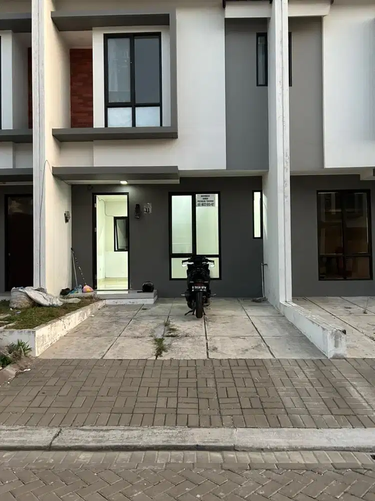 DISEWAKAN RUMAH 2 LANTAI - PASAR KEMIS