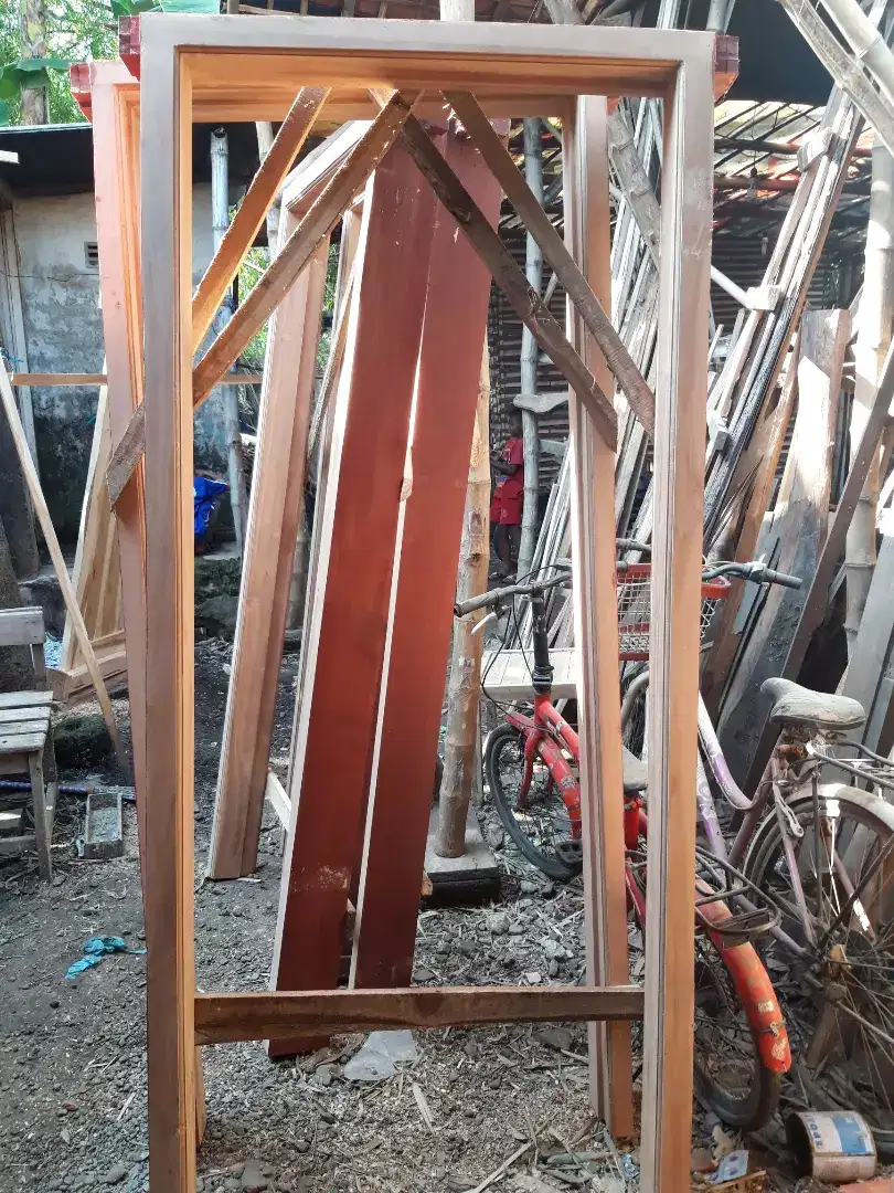 Kusen kamar bahan kayu jati