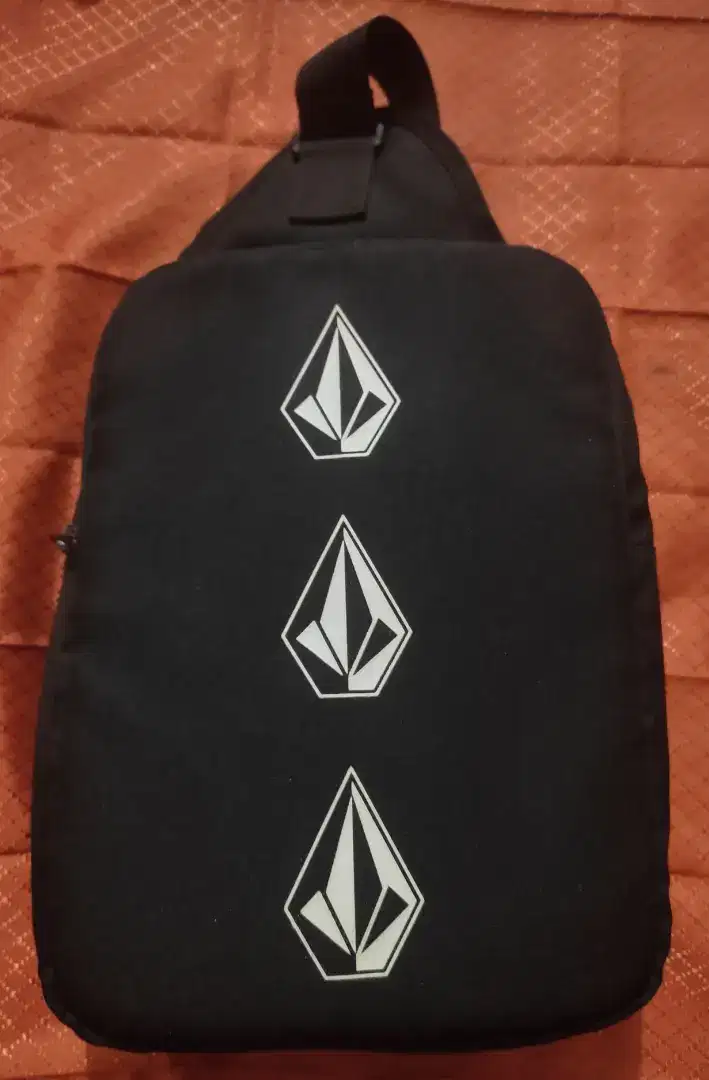 Tas volcom hitam
