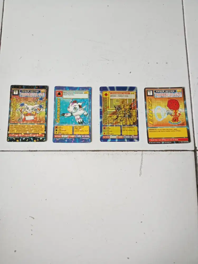 Kartu Gambar Tempel DIGIMON 3 kartu Hologram & 1 kartu non Hologram