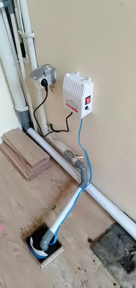 Panggilan teknisi air dan listrik