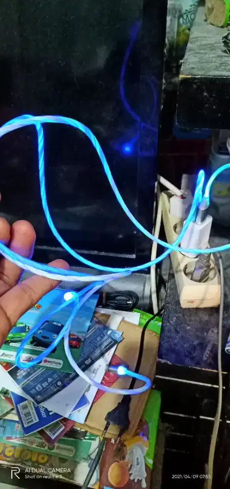 Kabel charger nyala dg ujung magnet
