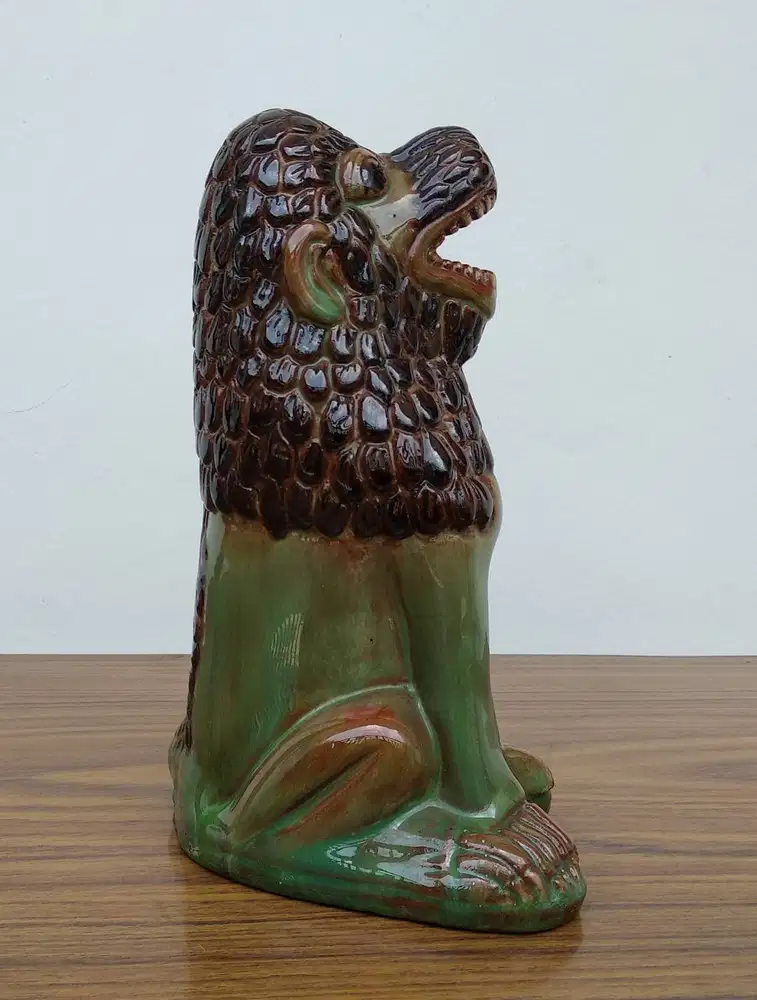 Keramik bentuk Anjing