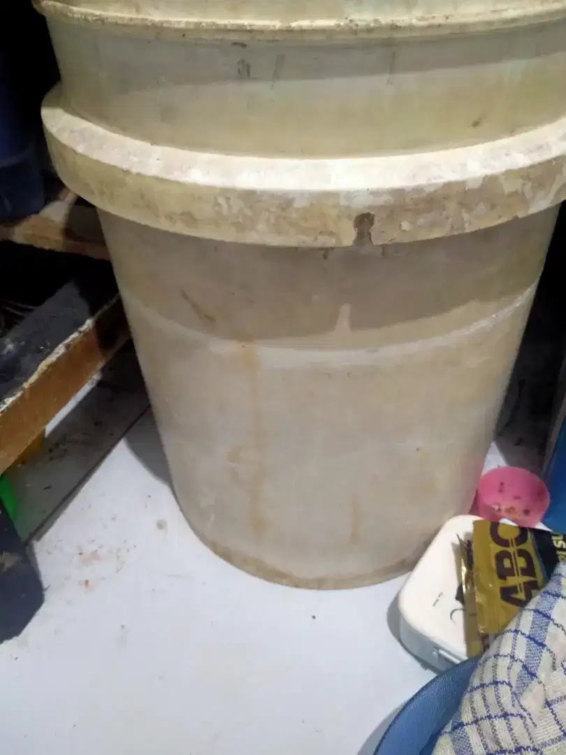 Ember cucian ukuran 20 liter