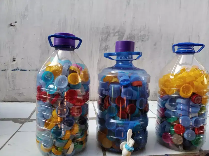 Tutup botol warna warni