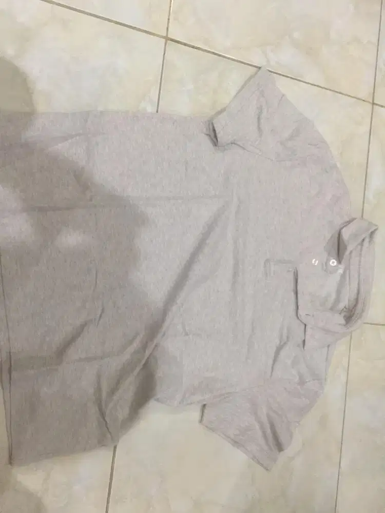 kaos pria warna abu” merk H&M asli Original ( SIZE M )