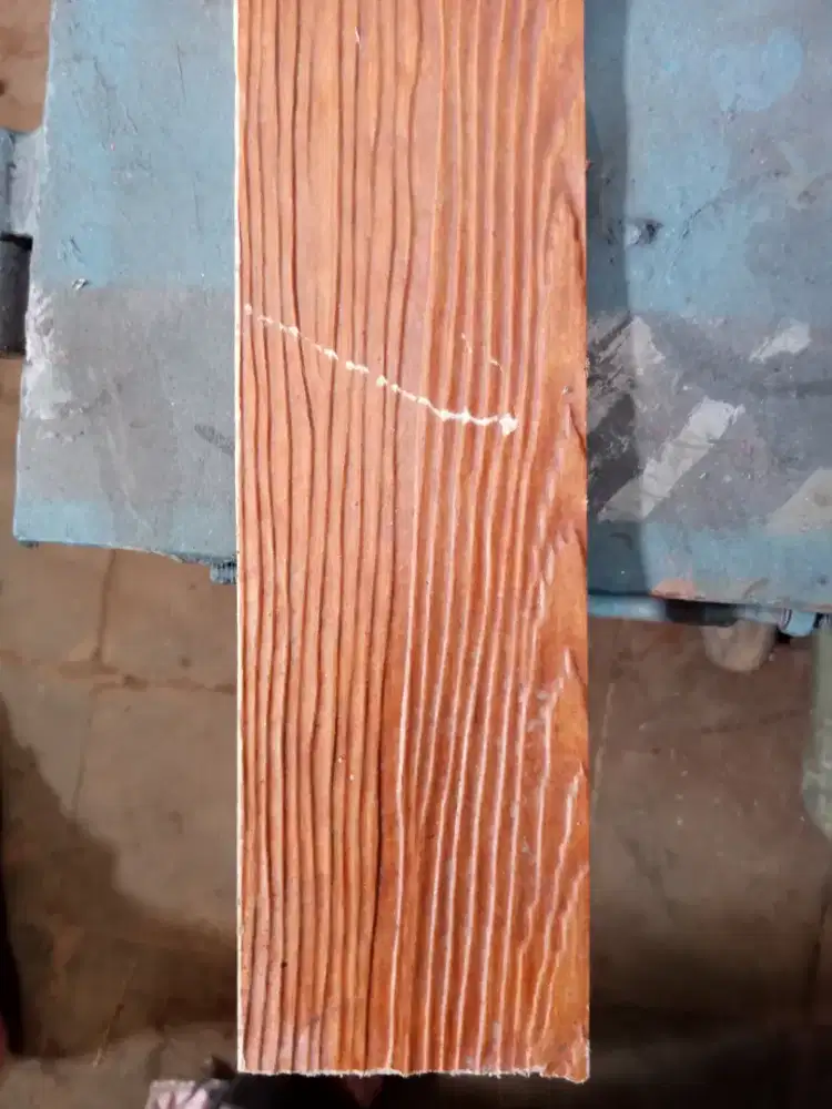 Papan GRC motif serat kayu sudah berwarna siap pakai