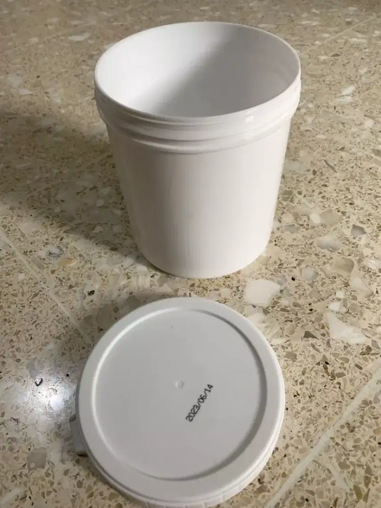 Toples plastik tabung silinder pakai tutup warna putih 1 liter 1kg