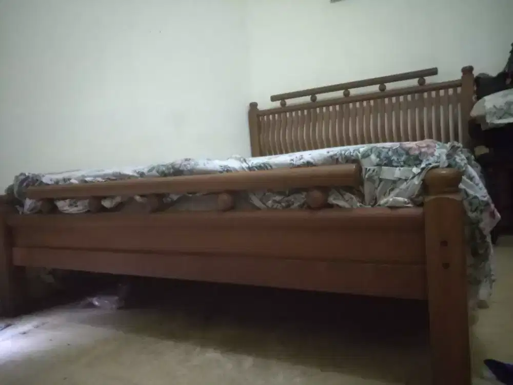 Tempat tidur Kayu lawas queen