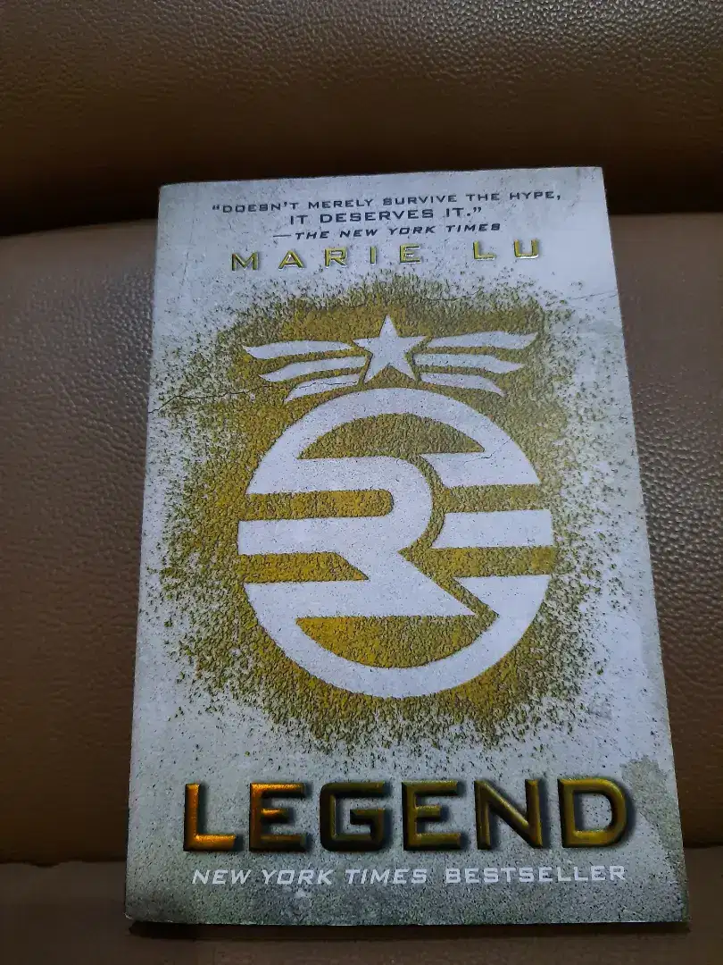 Novel Bacaan Bahasa Inggris Judul Legend, karangan Marie Lu