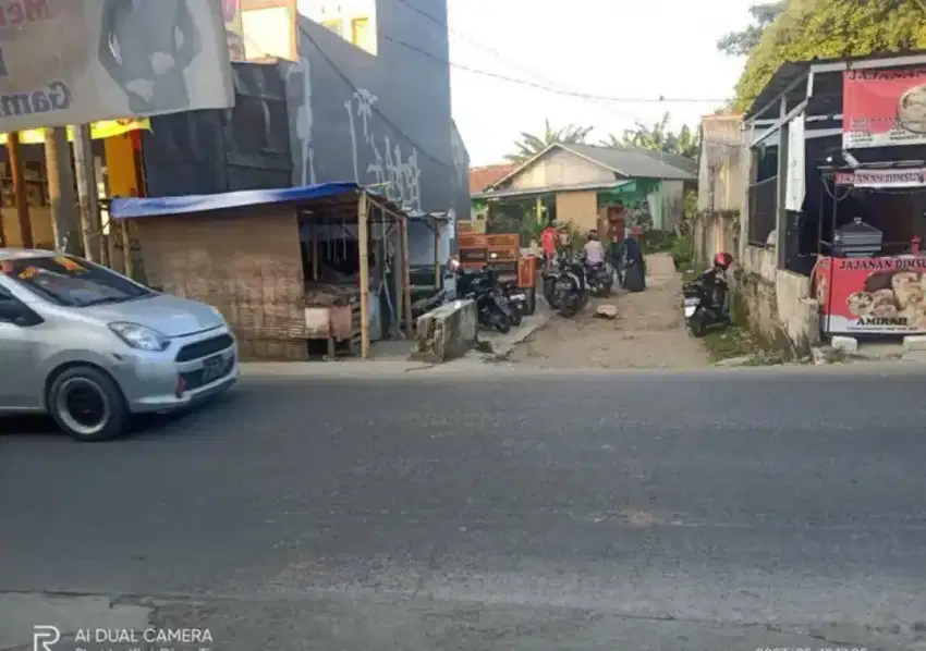 Lahan Strategis Di Pinggir Jalan Utama Dilalui angkot