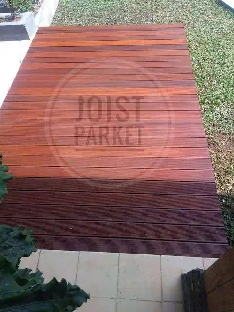 lantai kayu kolam renang deking bangkirai