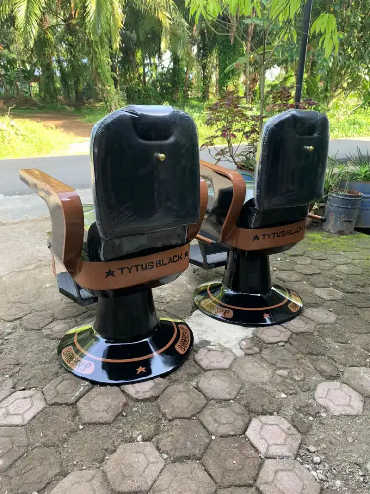 Cod, kursi barbershop dan alat