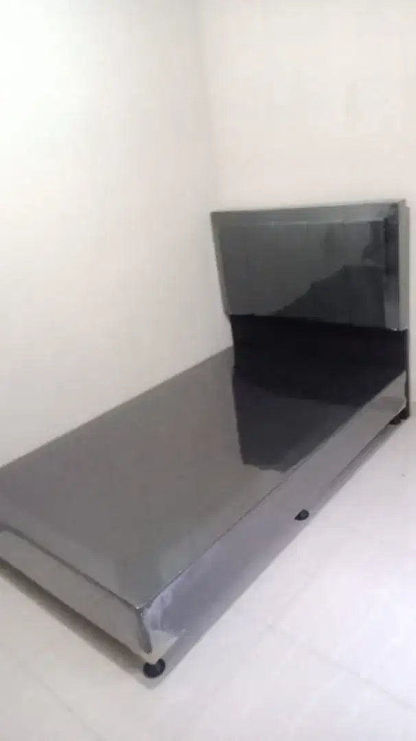 Dipan kayu laci minimalis modern