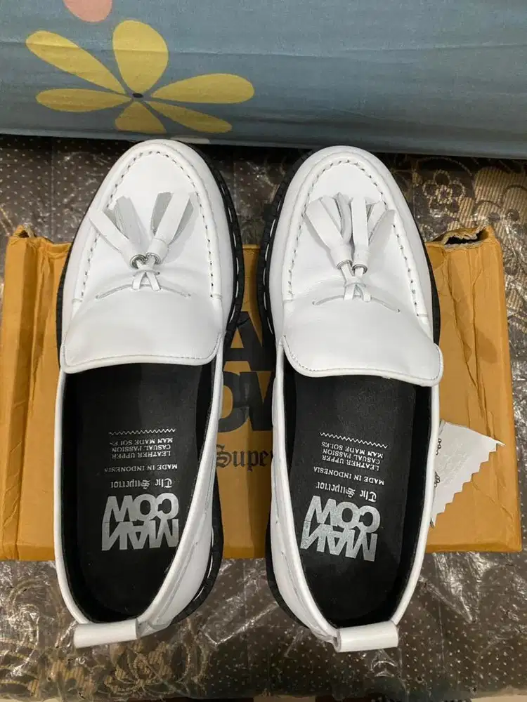 Sepatu pria MANCOW leather white - size 39