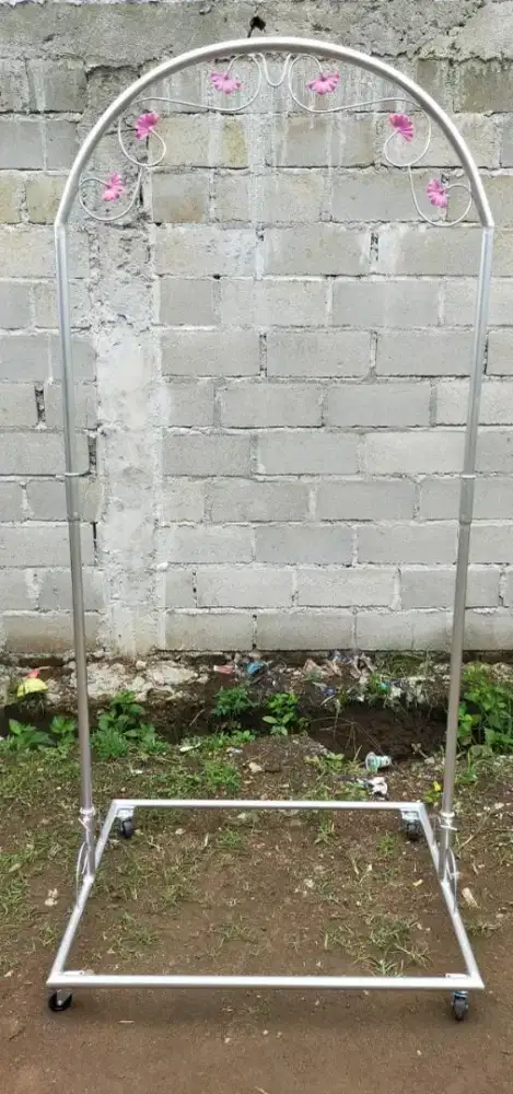 tiang ayunan bayi beroda