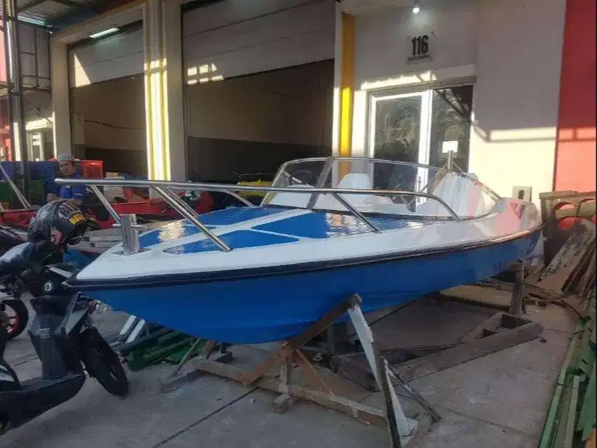 Speed Boat Panjang 5 Meter dan Lebar 2 Meter