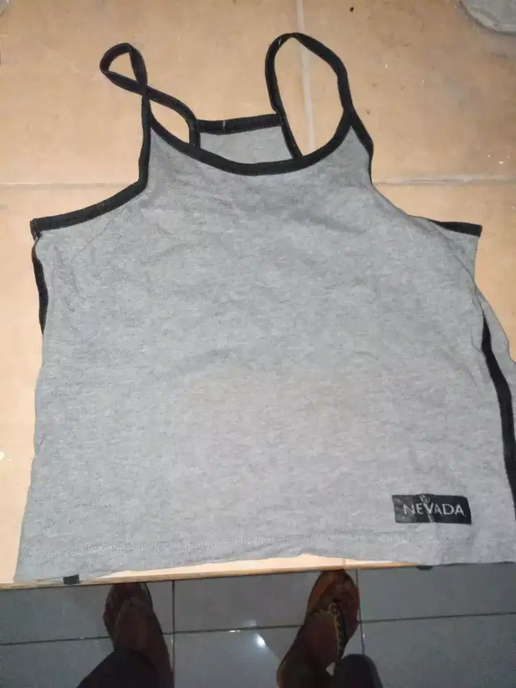 Kaos Nevada warna abu-abu