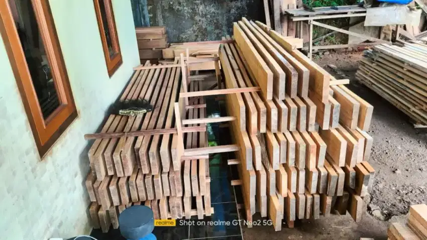 KAYU JATI KUALITAS EXPORT UKURAN 2.5/3*10.5/14.5*1500/2200 MM 

3 m3