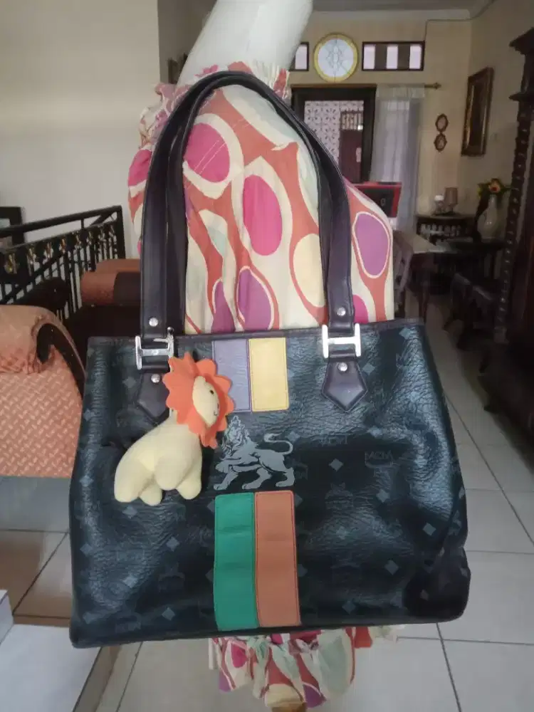 Tas Second Original MCM Lion Tote