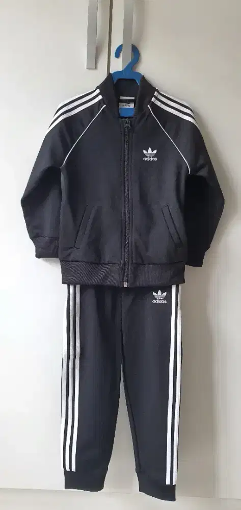 1 SET JAKET + CELANA ADIDAS ORIGINAL SIZE ANK UMUR 2-3 TAHUN