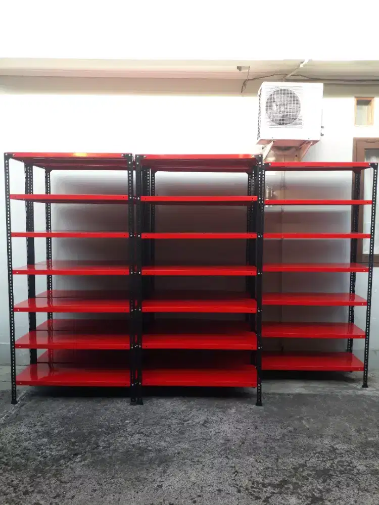 Rak besi kokoh merah putih