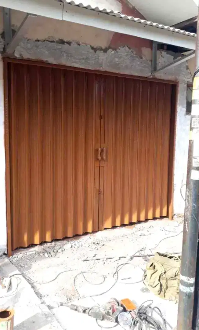 Pintu folding gate rolling door dll