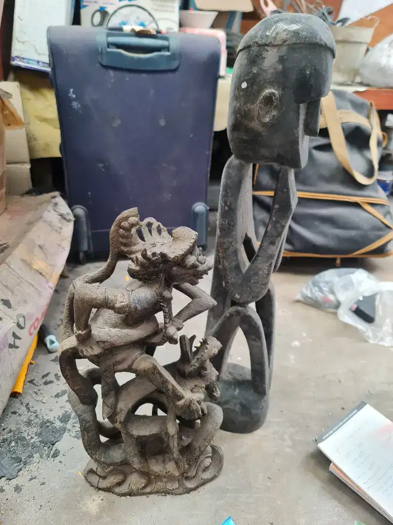Patung hanoman dan asmat
