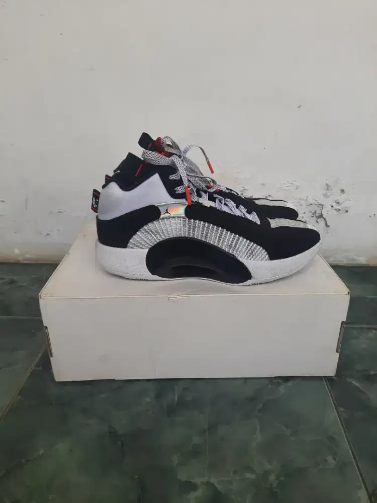 Sepatu basket Jordan 35