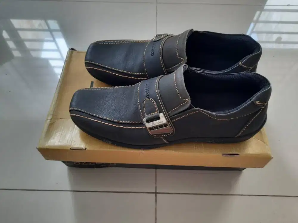 Sepatu Lazuardi - Baru