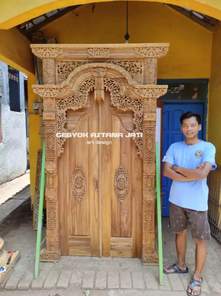 Pintu jati ukir Jepara