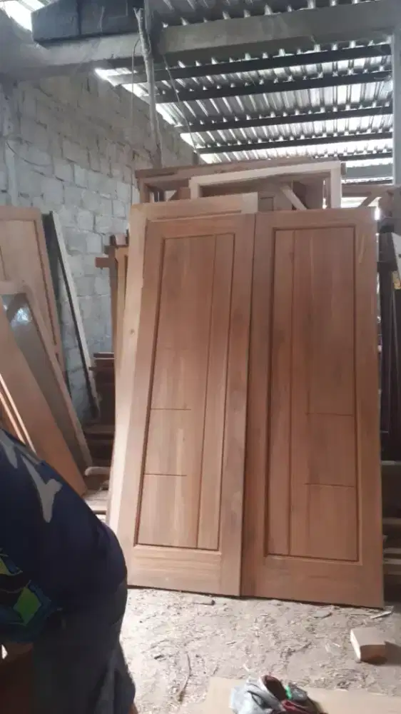 daun pintu kamar samping