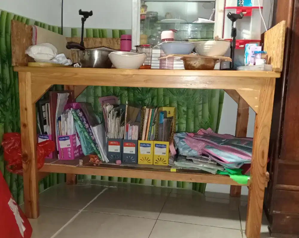 Meja kayu sesuai kebutuhan kotak