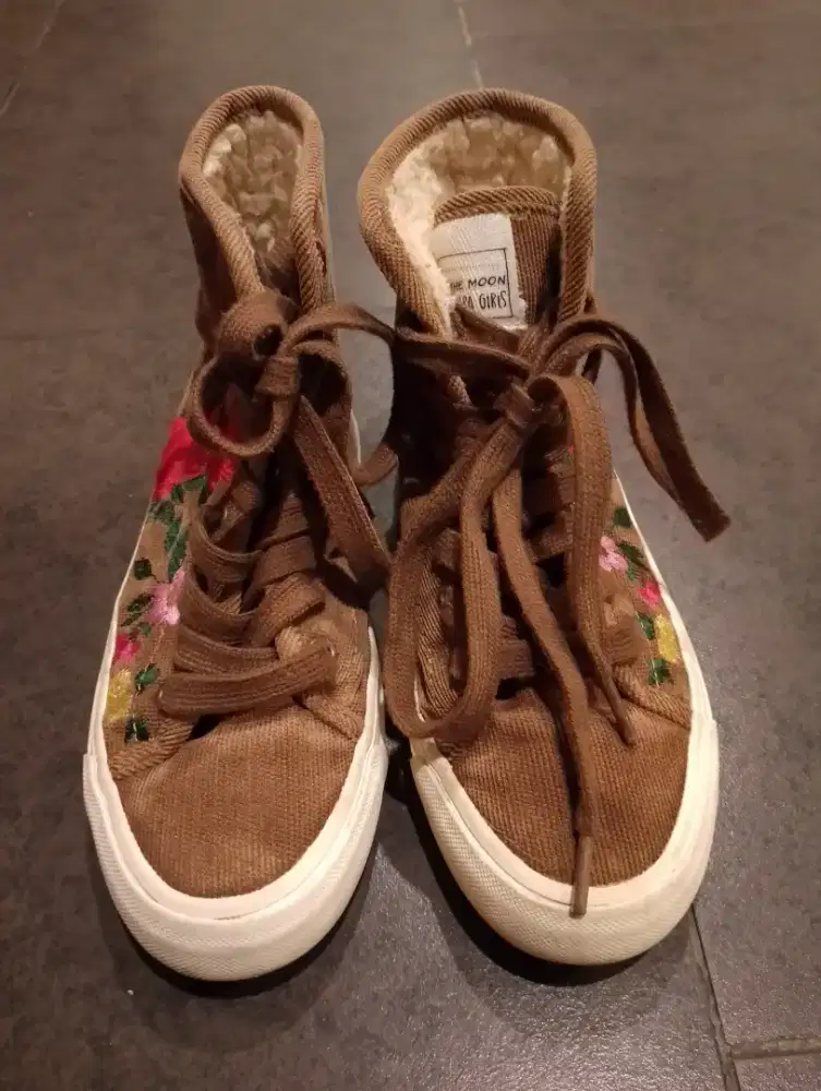 Sepatu boot Zara Corduroy
