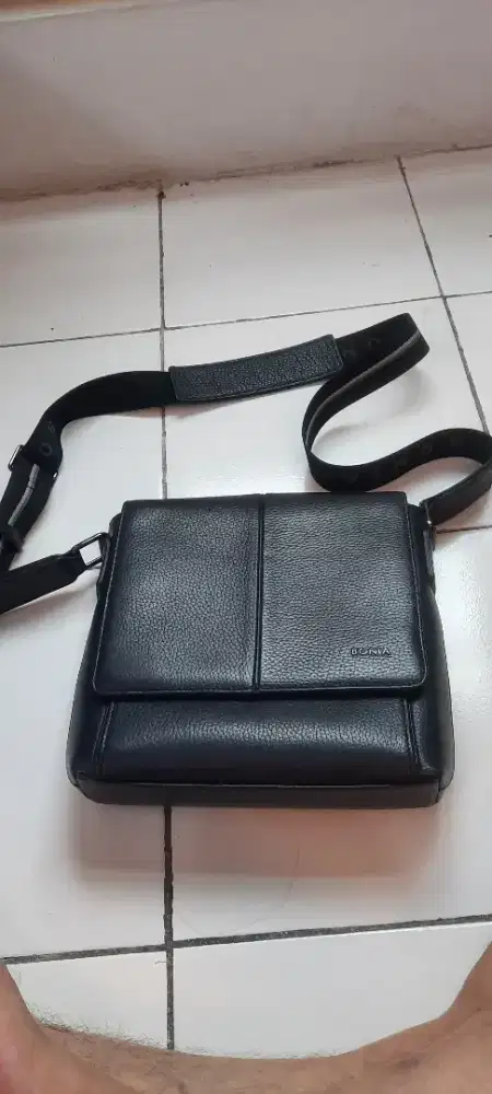 Slingbag bonia pria original