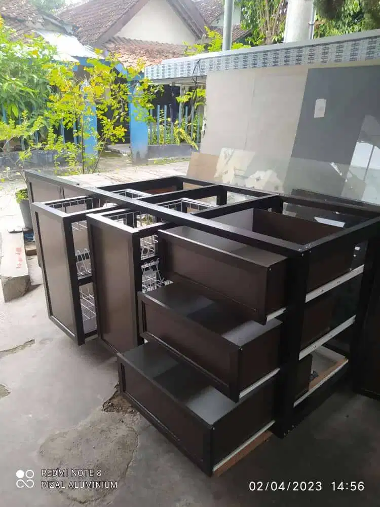 Kitchen set gantung dan kolong dapur