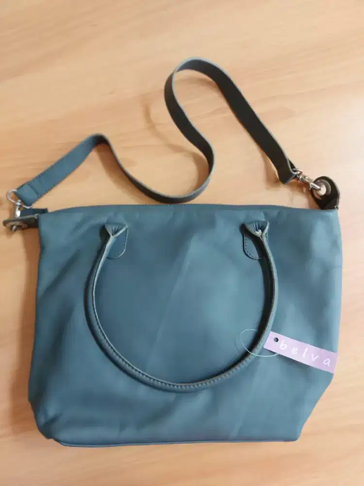 Tas slempang wanita bahan kulit sapi asli