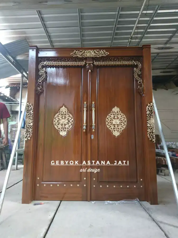 Pintu ukir jati